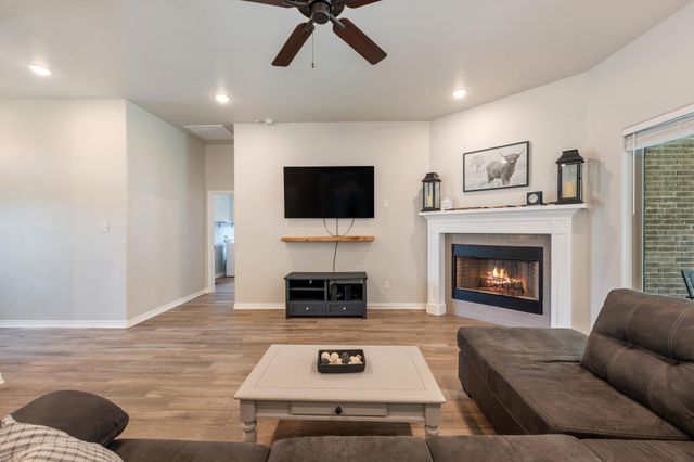 621 Holstein DR, Belton, TX 76513