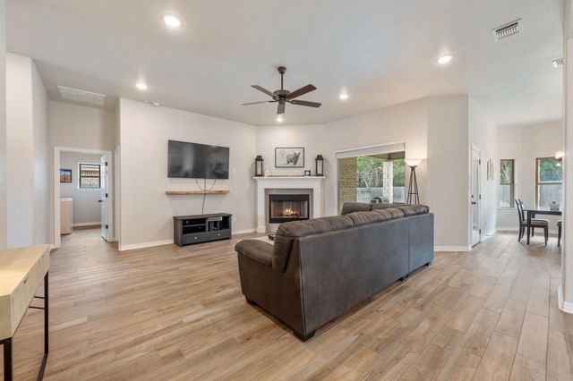 621 Holstein DR, Belton, TX 76513