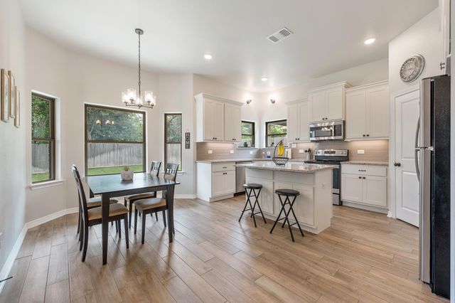 621 Holstein DR, Belton, TX 76513