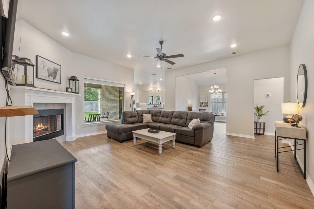 621 Holstein DR, Belton, TX 76513