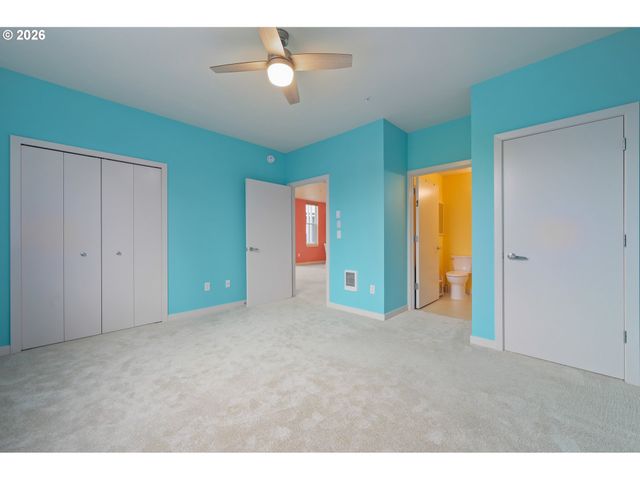 172 OAKLEIGH Ln 513, Eugene, OR 97404