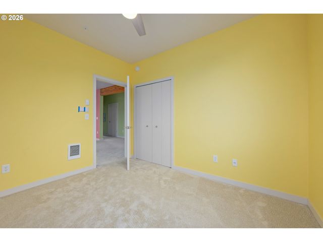 172 OAKLEIGH Ln 513, Eugene, OR 97404