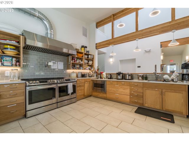 172 OAKLEIGH Ln 513, Eugene, OR 97404