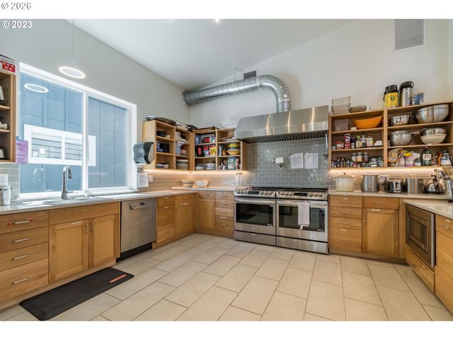 172 OAKLEIGH Ln 513, Eugene, OR 97404