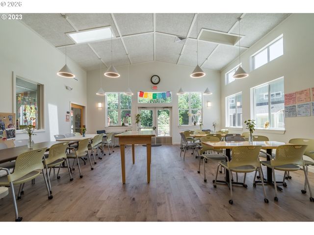 172 OAKLEIGH Ln 513, Eugene, OR 97404