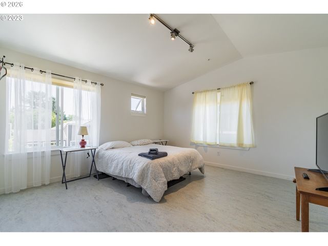 172 OAKLEIGH Ln 513, Eugene, OR 97404