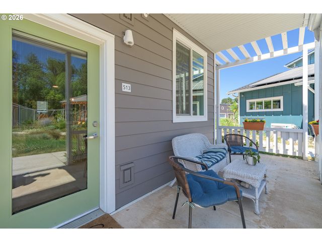 172 OAKLEIGH Ln 513, Eugene, OR 97404