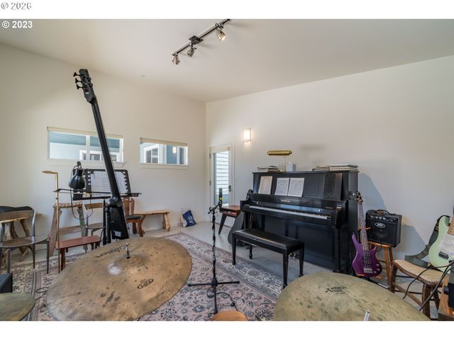 172 OAKLEIGH Ln 513, Eugene, OR 97404