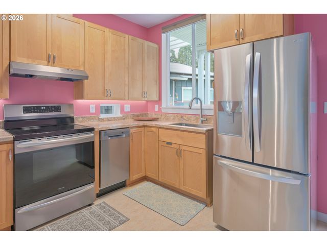 172 OAKLEIGH Ln 513, Eugene, OR 97404