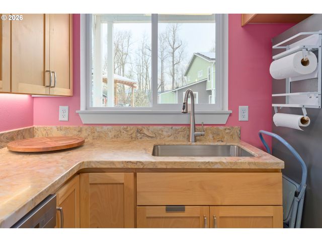 172 OAKLEIGH Ln 513, Eugene, OR 97404