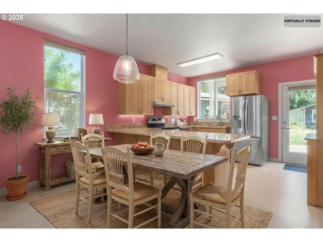 172 OAKLEIGH Ln 513, Eugene, OR 97404