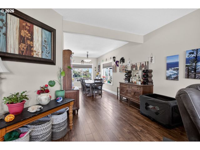 918 E 16TH St, Lafayette, OR 97127
