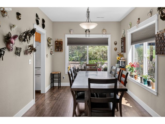 918 E 16TH St, Lafayette, OR 97127
