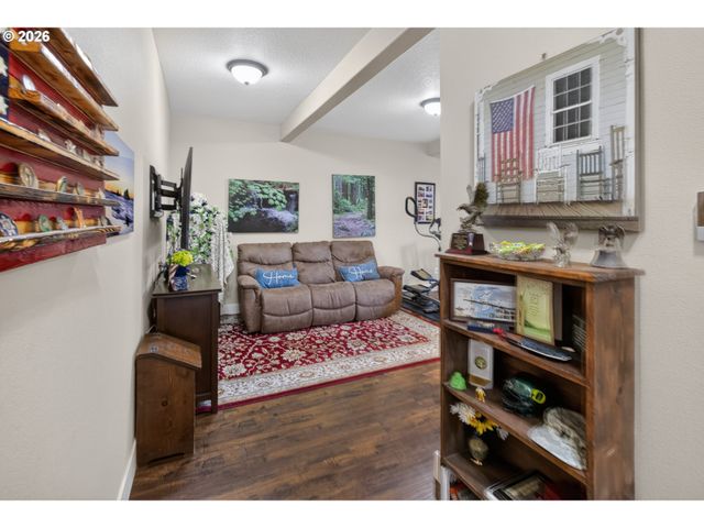 918 E 16TH St, Lafayette, OR 97127