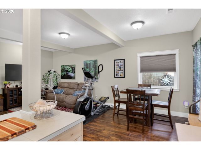 918 E 16TH St, Lafayette, OR 97127