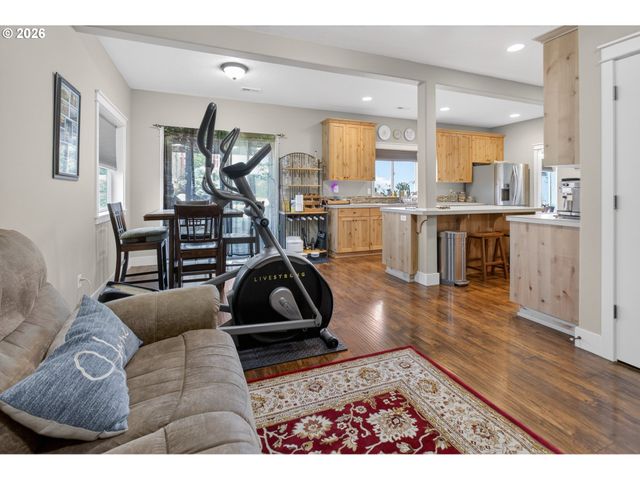 918 E 16TH St, Lafayette, OR 97127