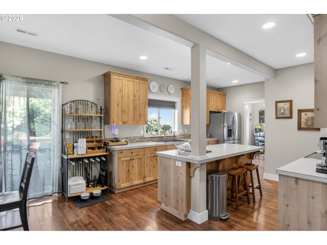 918 E 16TH St, Lafayette, OR 97127
