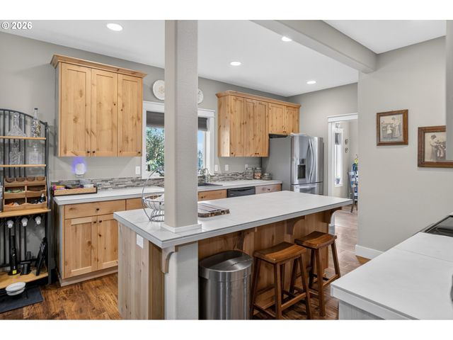 918 E 16TH St, Lafayette, OR 97127