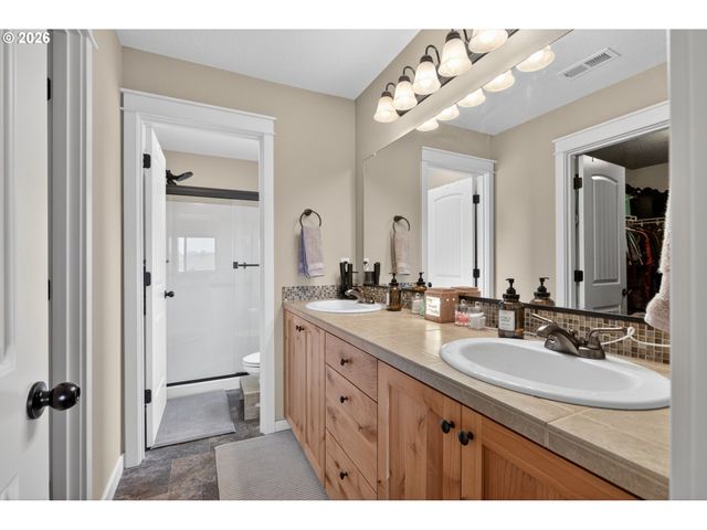 918 E 16TH St, Lafayette, OR 97127