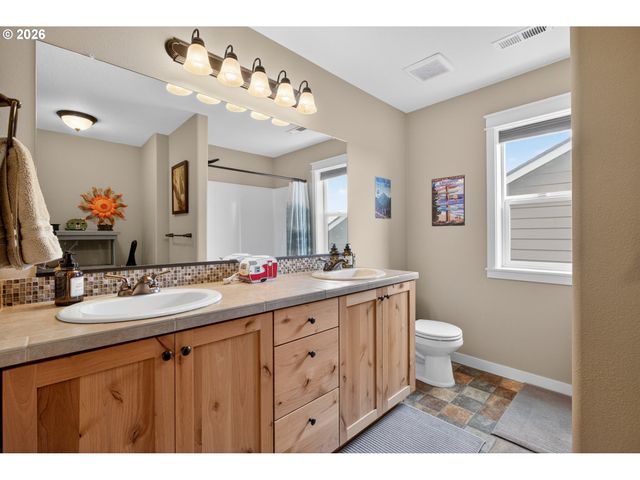 918 E 16TH St, Lafayette, OR 97127