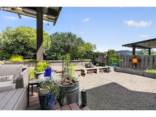 918 E 16TH St, Lafayette, OR 97127