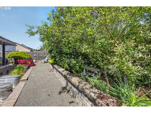 918 E 16TH St, Lafayette, OR 97127