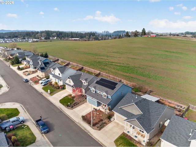 918 E 16TH St, Lafayette, OR 97127
