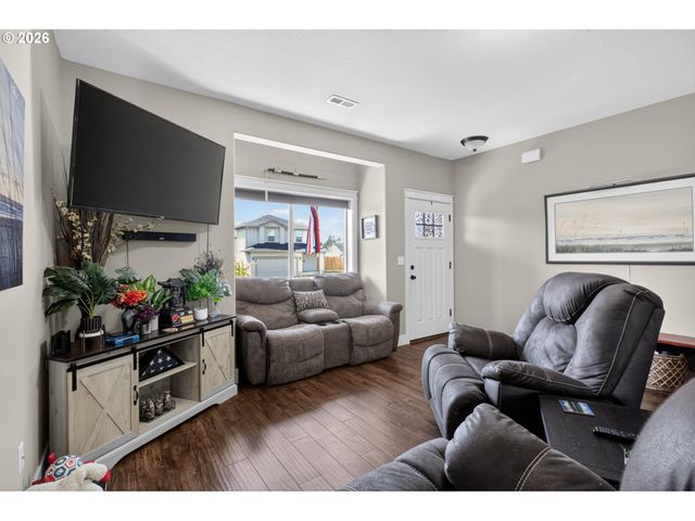 918 E 16TH St, Lafayette, OR 97127