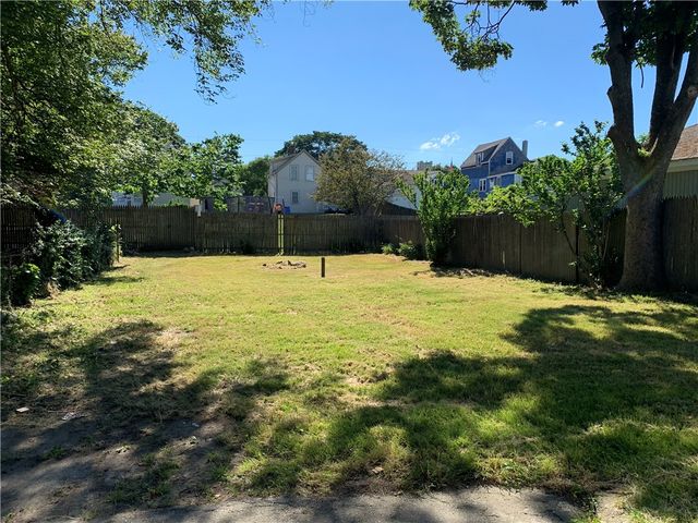 15 Third School Street 2, Bristol, RI 02809