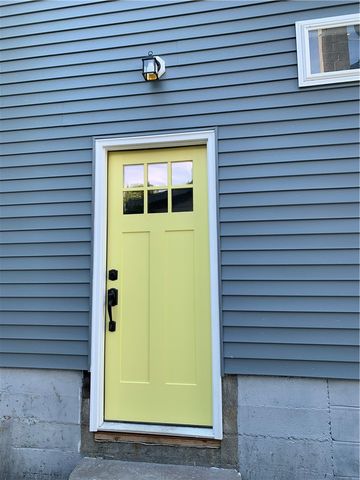 15 Third School Street 2, Bristol, RI 02809