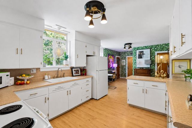 19 Greenacres, La Porte, IN 46350