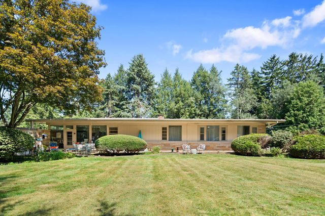 19 Greenacres, La Porte, IN 46350