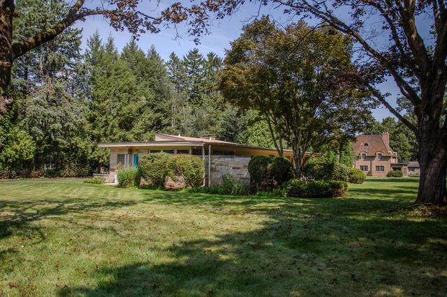 19 Greenacres, La Porte, IN 46350