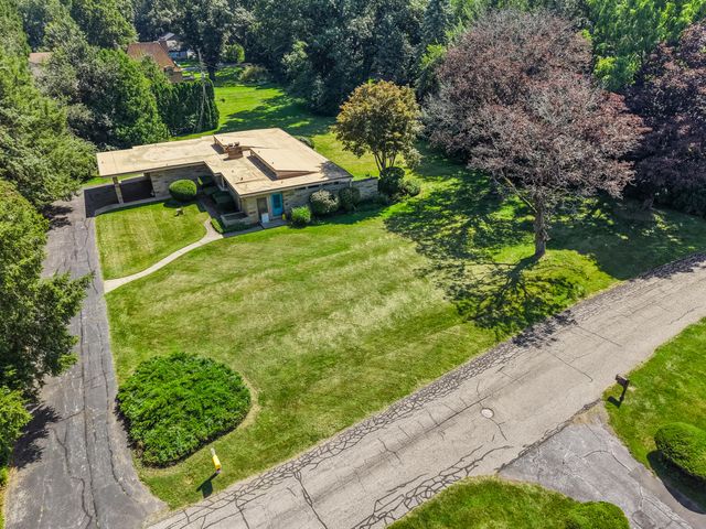 19 Greenacres, La Porte, IN 46350