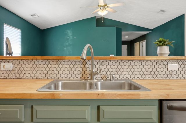 101 Clover Valley Drive, Lexington, KY 40511
