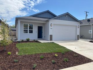 710 Dahl Place 20, Medford, OR 97501