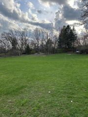 5775 S VISTA COURT, New Berlin, WI 53146