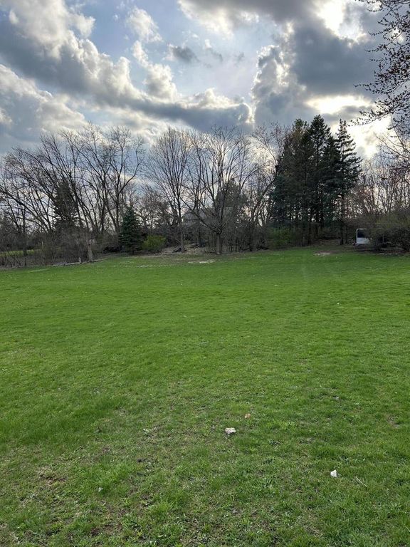 5775 S VISTA COURT, New Berlin, WI 53146