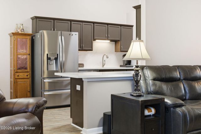 9022 Black Powder Ln, Louisville, KY 40228