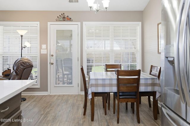 9022 Black Powder Ln, Louisville, KY 40228