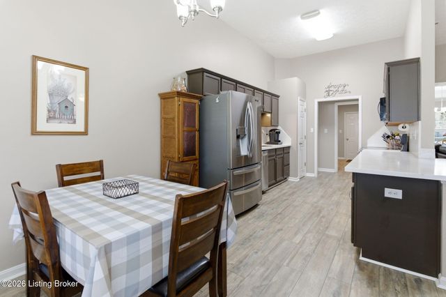 9022 Black Powder Ln, Louisville, KY 40228