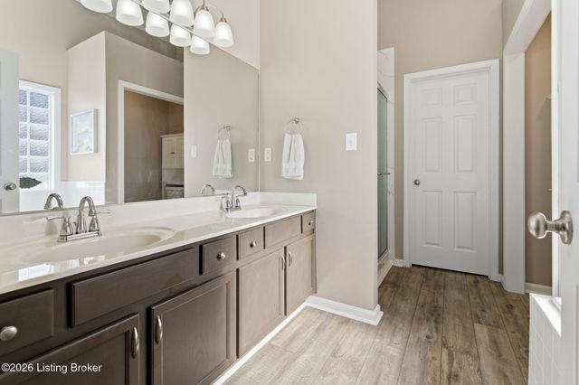 9022 Black Powder Ln, Louisville, KY 40228