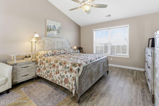 9022 Black Powder Ln, Louisville, KY 40228