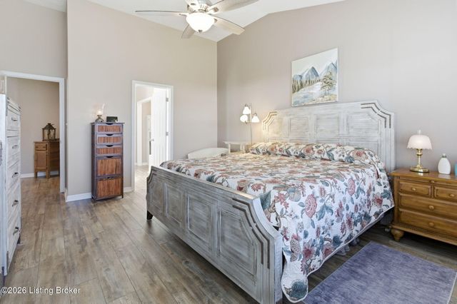 9022 Black Powder Ln, Louisville, KY 40228