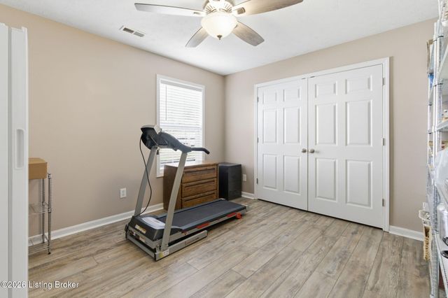 9022 Black Powder Ln, Louisville, KY 40228