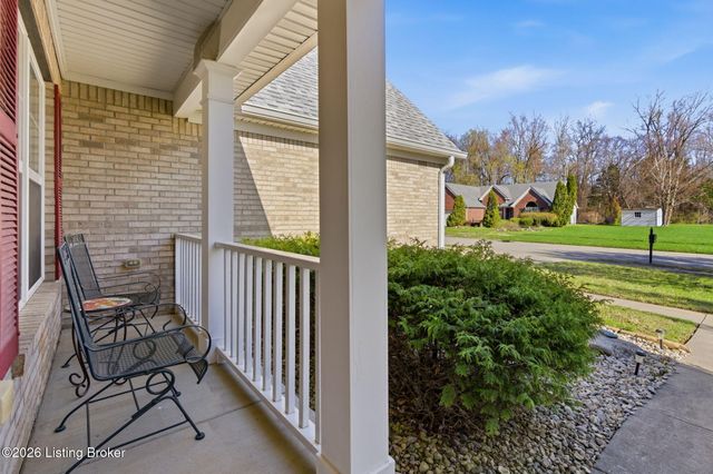 9022 Black Powder Ln, Louisville, KY 40228