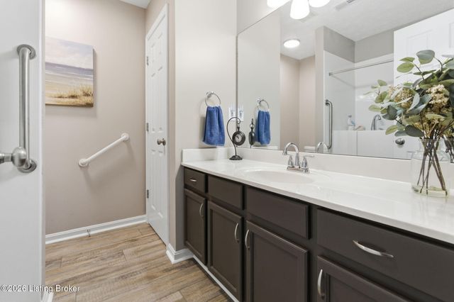 9022 Black Powder Ln, Louisville, KY 40228