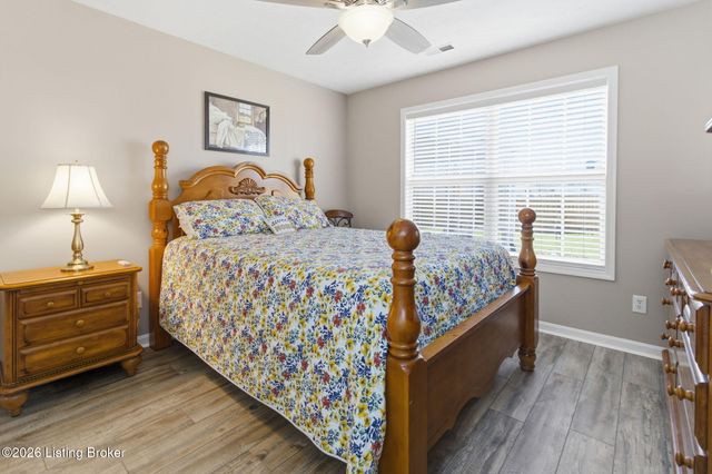 9022 Black Powder Ln, Louisville, KY 40228