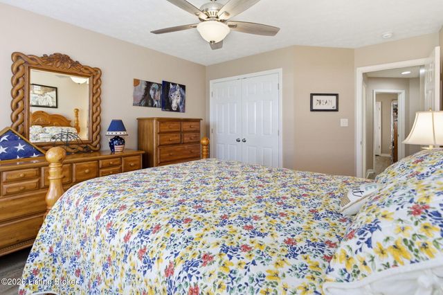 9022 Black Powder Ln, Louisville, KY 40228