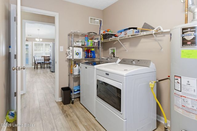 9022 Black Powder Ln, Louisville, KY 40228